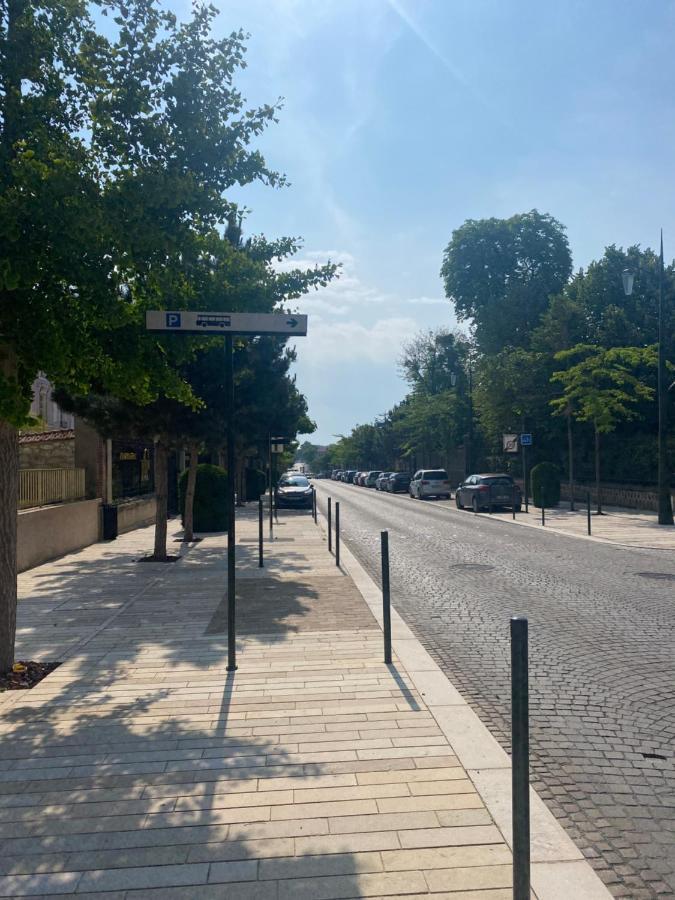 Avenue De Champagne Epernay Private Parking Apartment Exterior foto